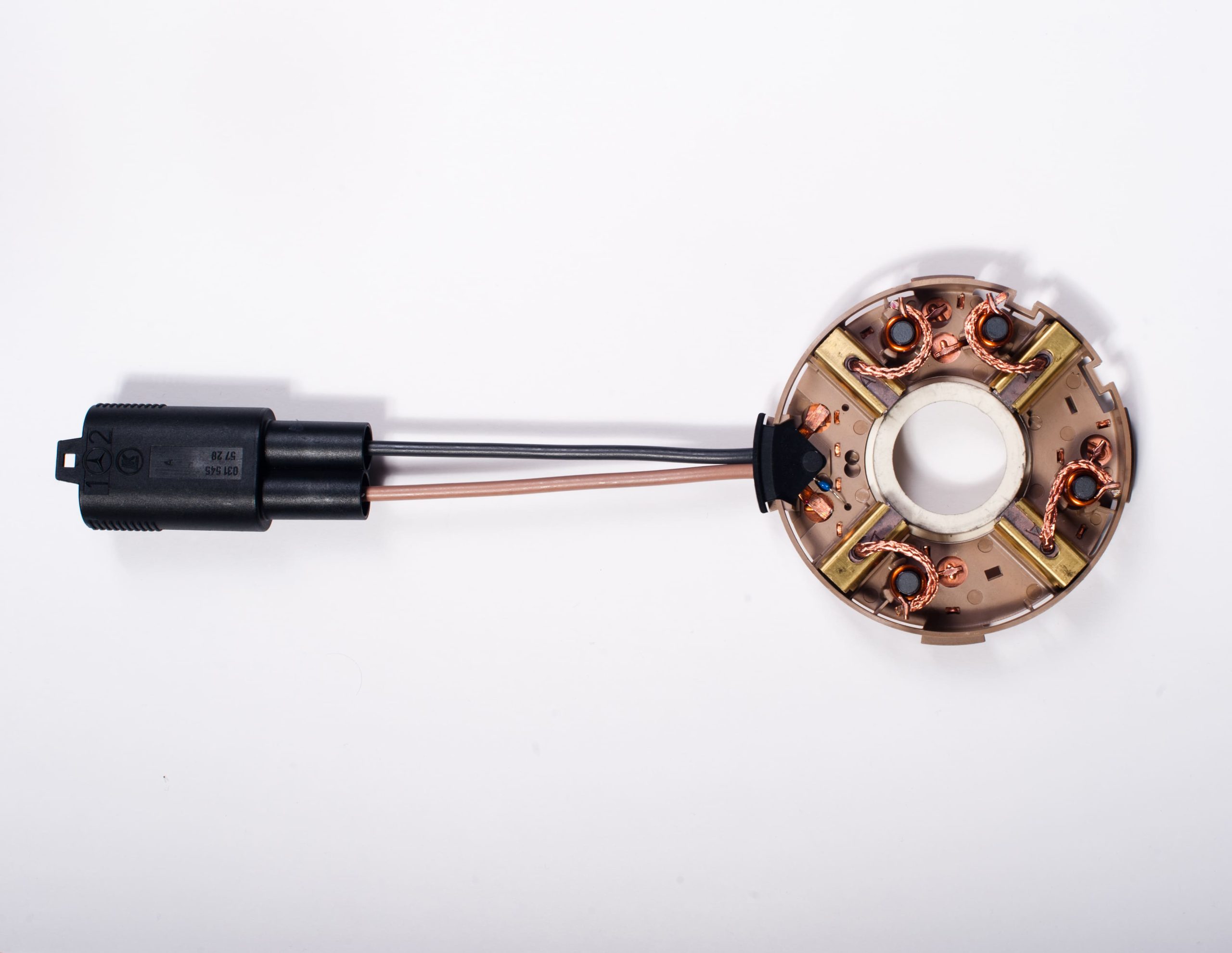 Crimping at Fastron Hungária – cable processing (4)
