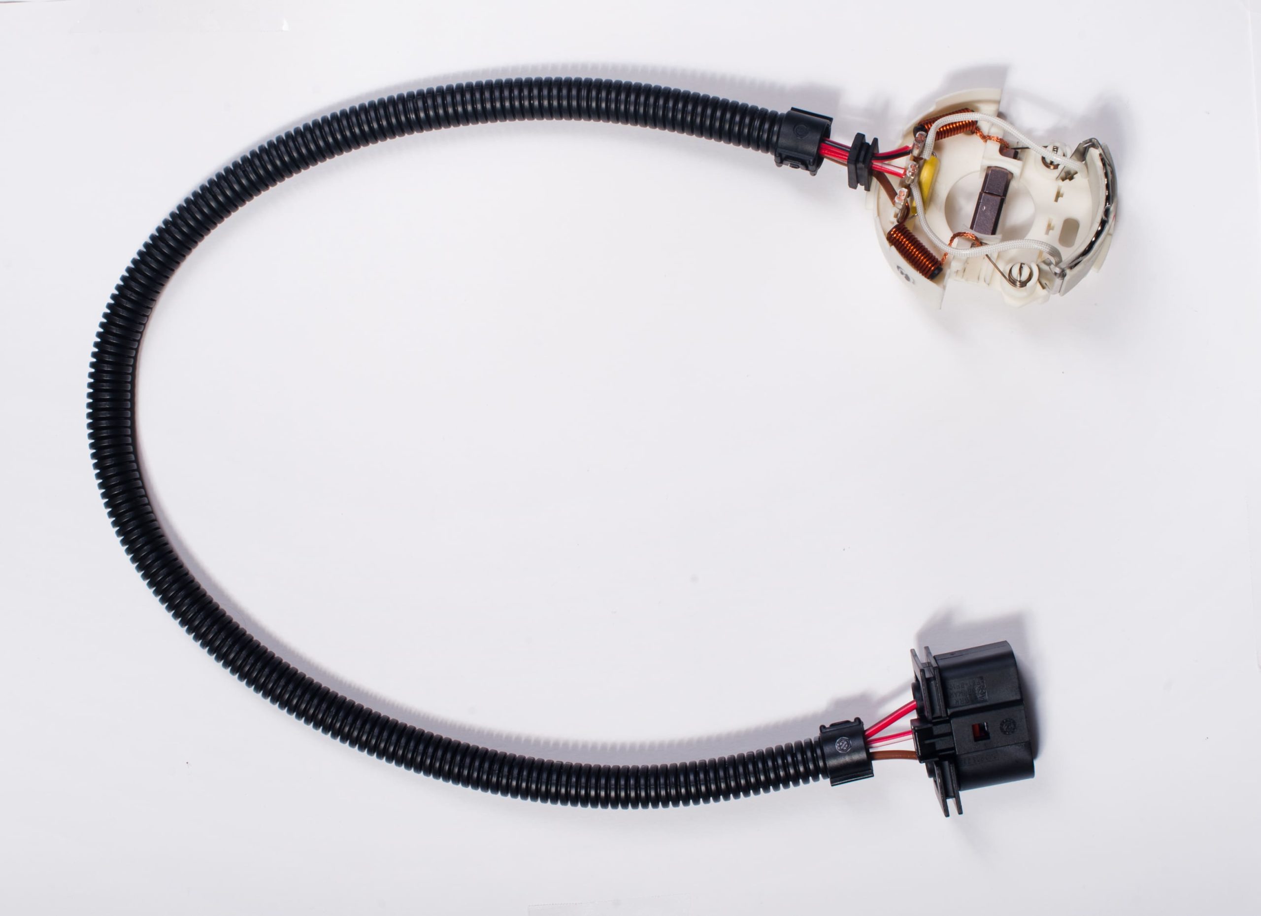 Wire harness at Fastron Hungária – cable processing (4)