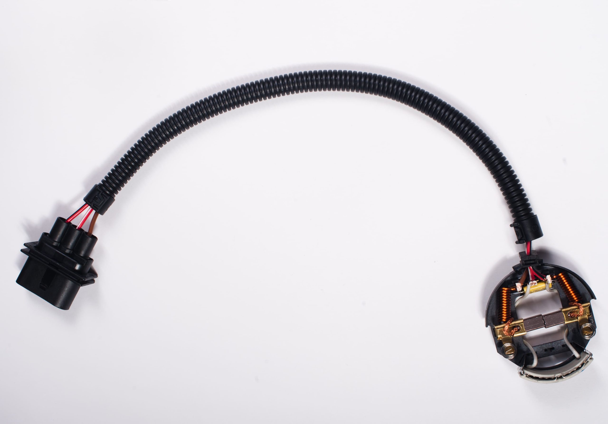 Cable assembly at Fastron Hungária – cable processing (4)