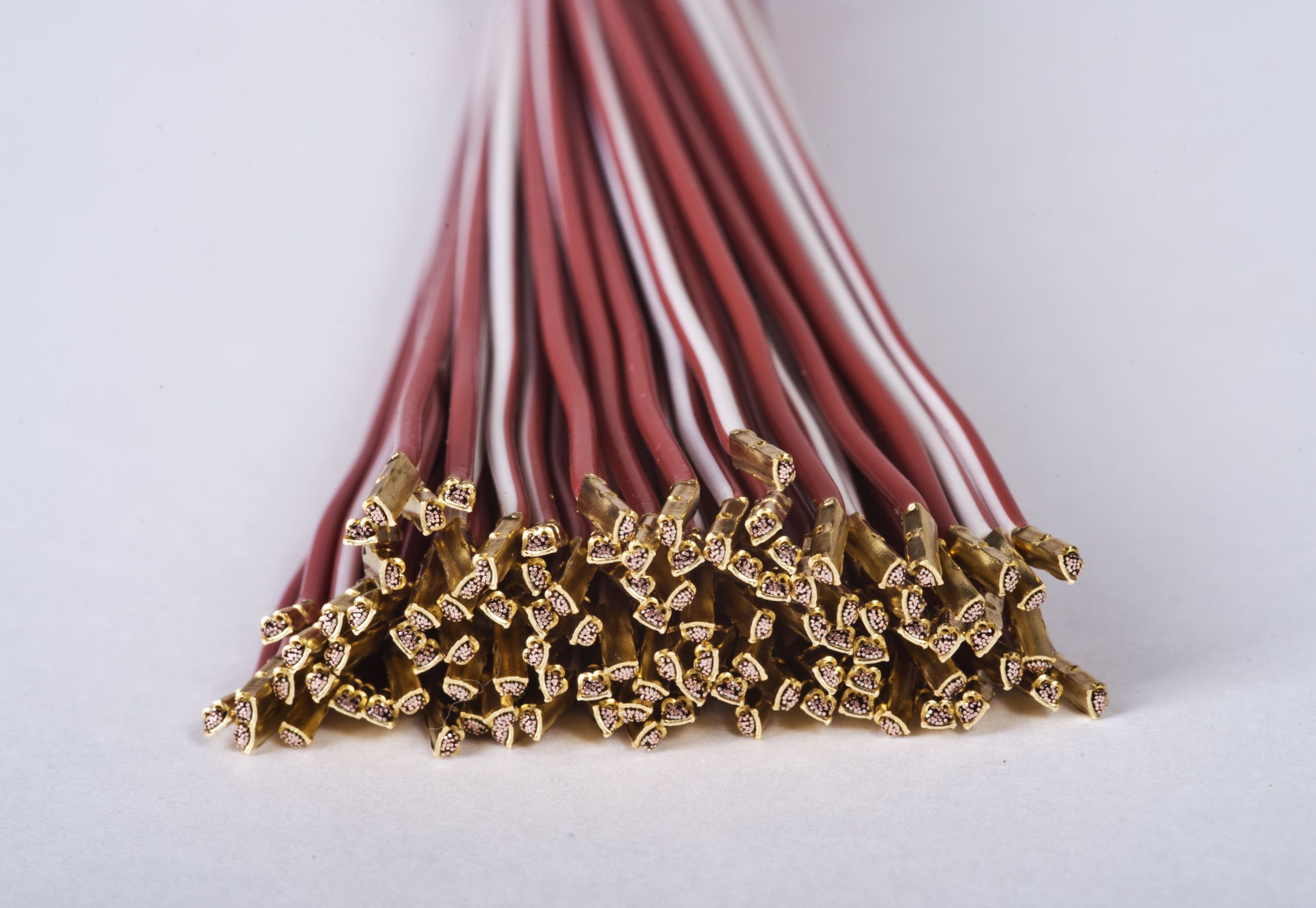 Connector assembly at Fastron Hungária – cable processing (3)