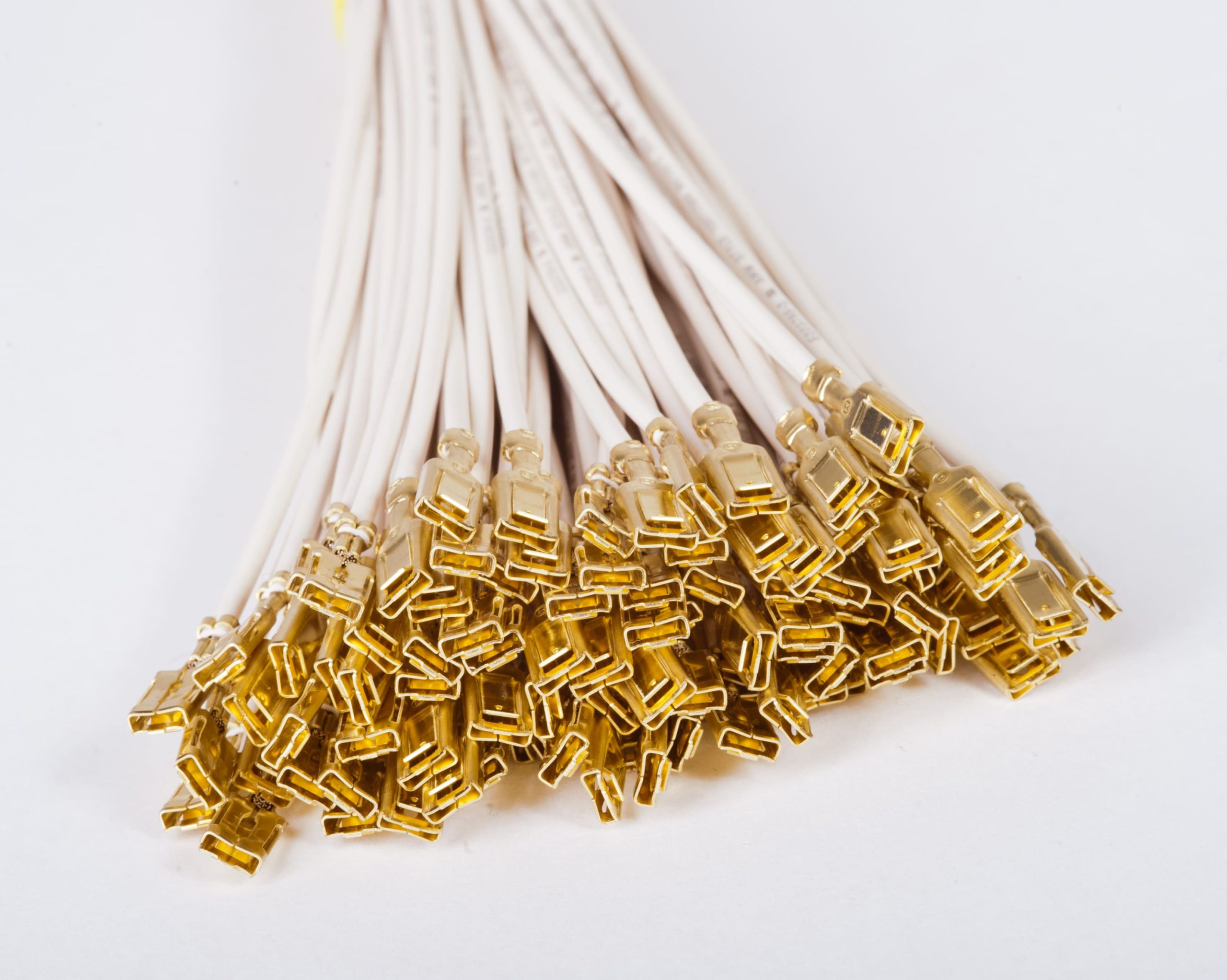 Crimping at Fastron Hungária – cable processing (3)