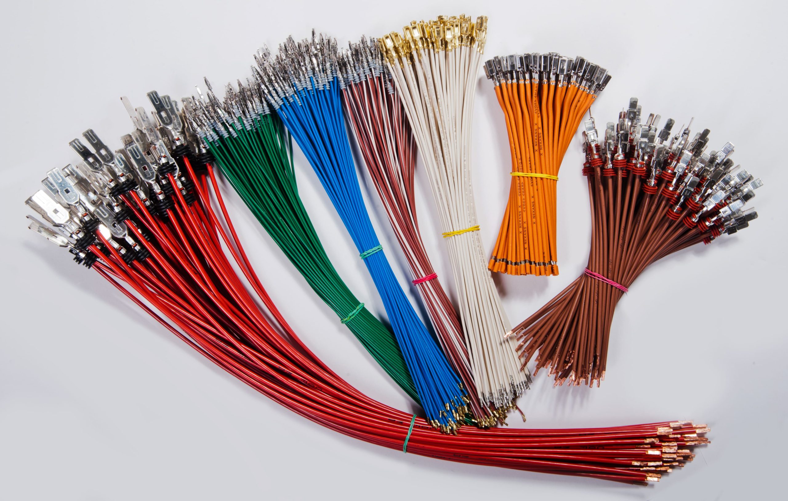 Cable assembly at Fastron Hungária – cable processing (3)