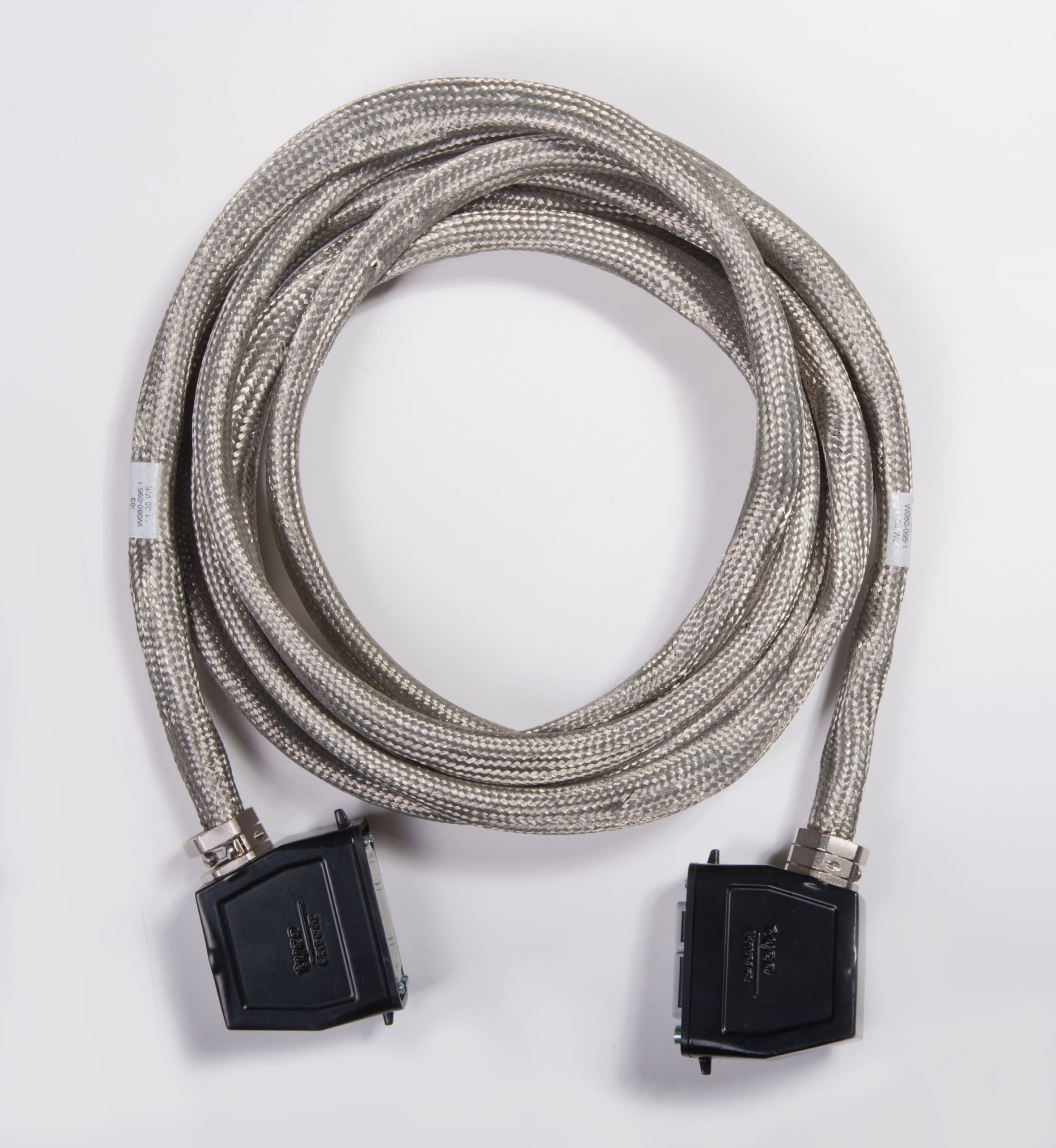 Connector assembly at Fastron Hungária – cable processing (2)