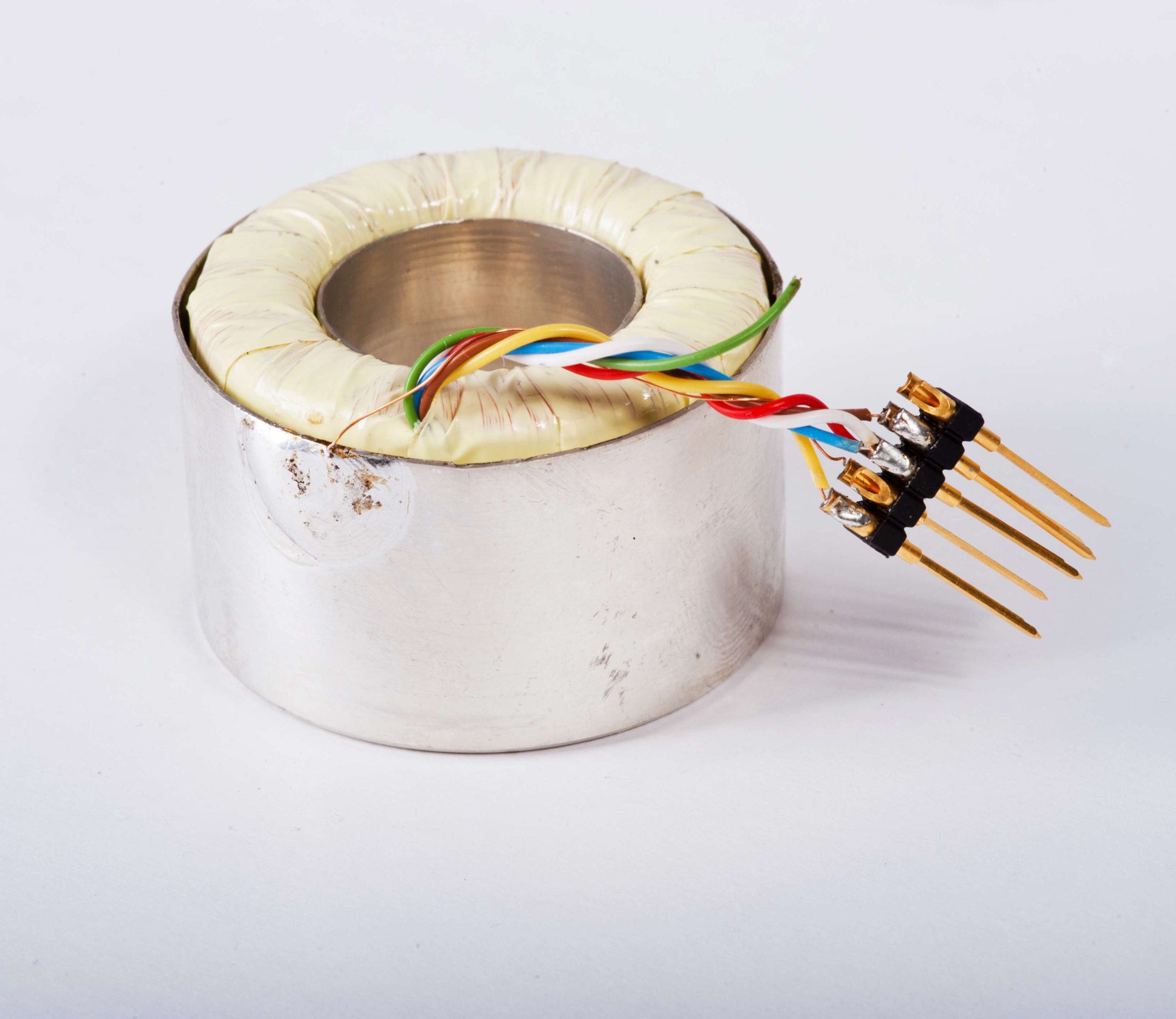Automatische Wickellinie im Werk der Fastron Hungária – Fertigung induktiver Bauelemente (4)