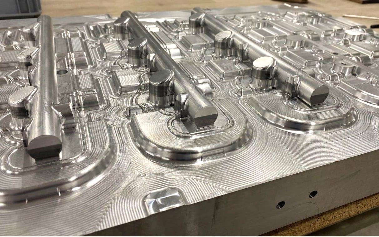 Edm machining at Fastron Hungária – precision machining (2)